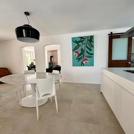 Familiale Confort Avec Piscine Spacieuse Villa *